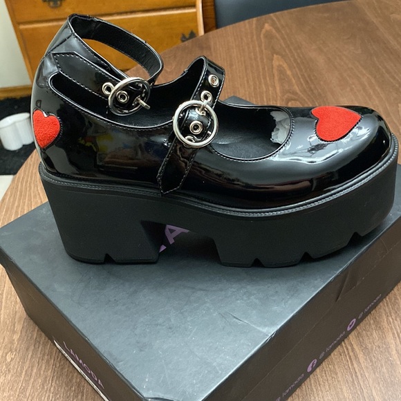 Rosey Love Chunky Platform Dolly Shoes With Hearts, Straps New Size 8 Black Red - Picture 3 of 16